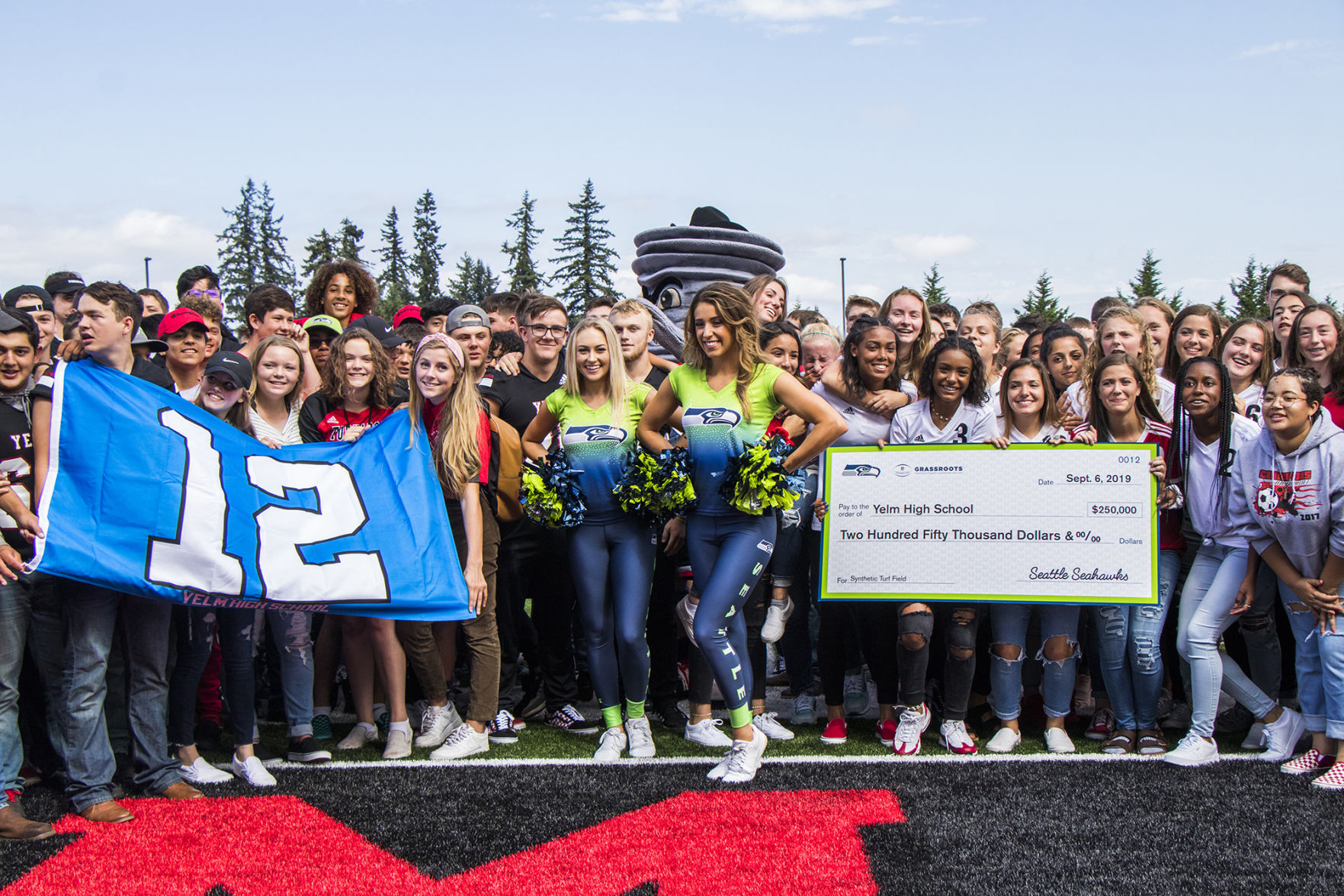 yelm.190906.yelm.seahawks.donation.jw17.jpg